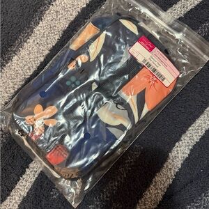 NIP Thirty One glamour case midnight floral pattern